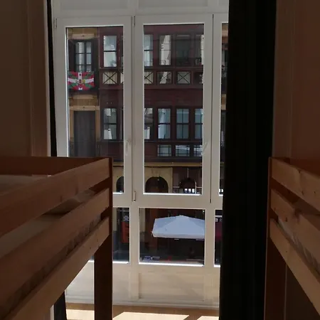 Auberge de jeunesse Guitar *