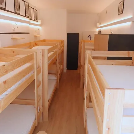 Guitar Hostel