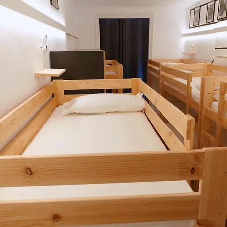 Guitar Hostel