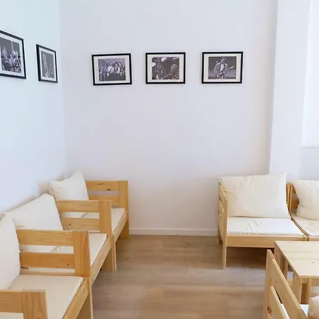 Guitar Hostel