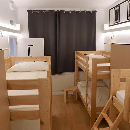 Guitar Hostal *